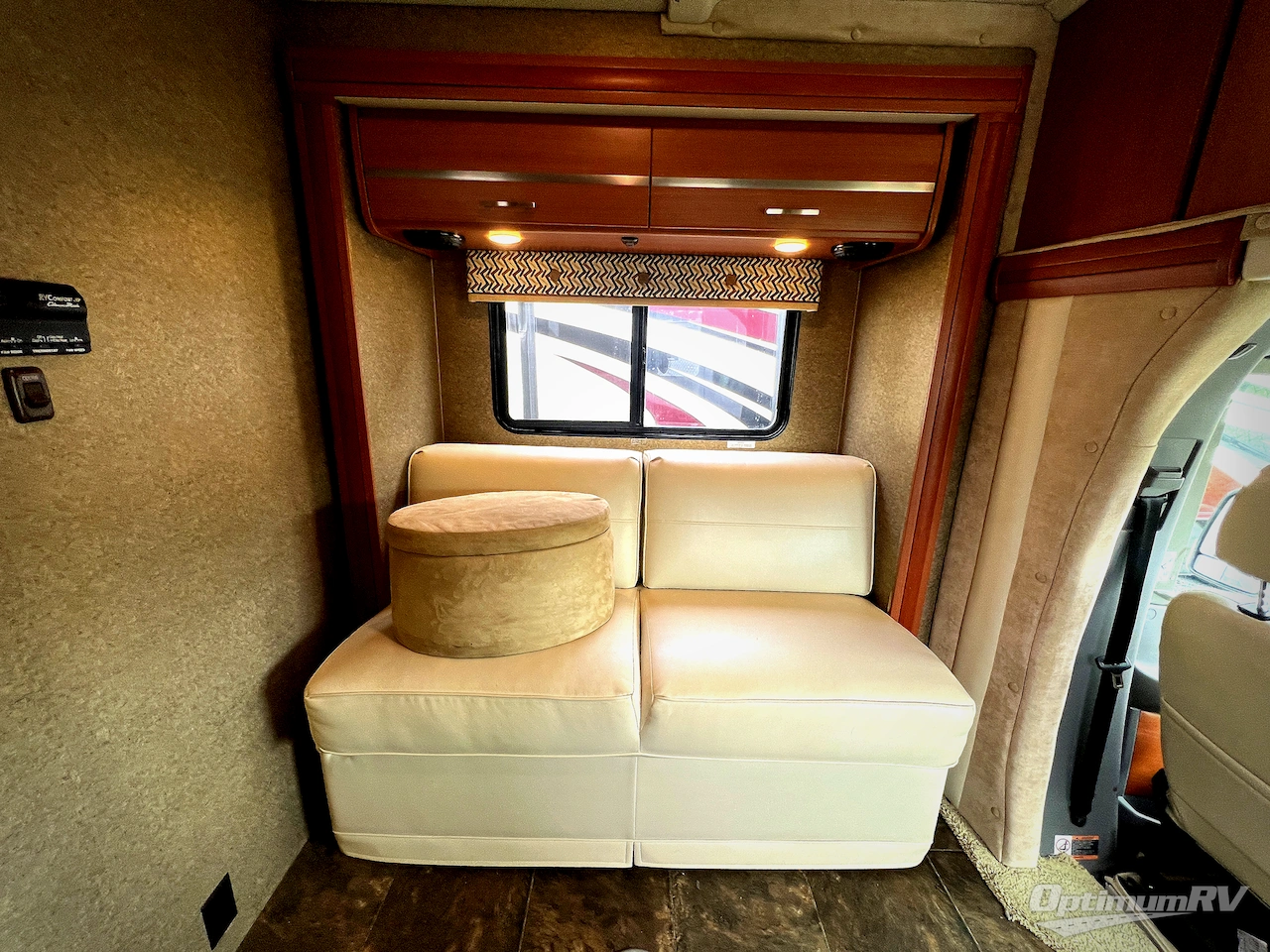 2013 Itasca Navion IQ 24G Photo 8