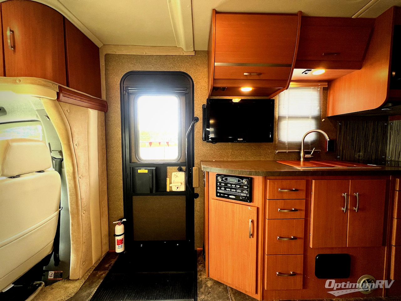 2013 Itasca Navion IQ 24G Photo 9
