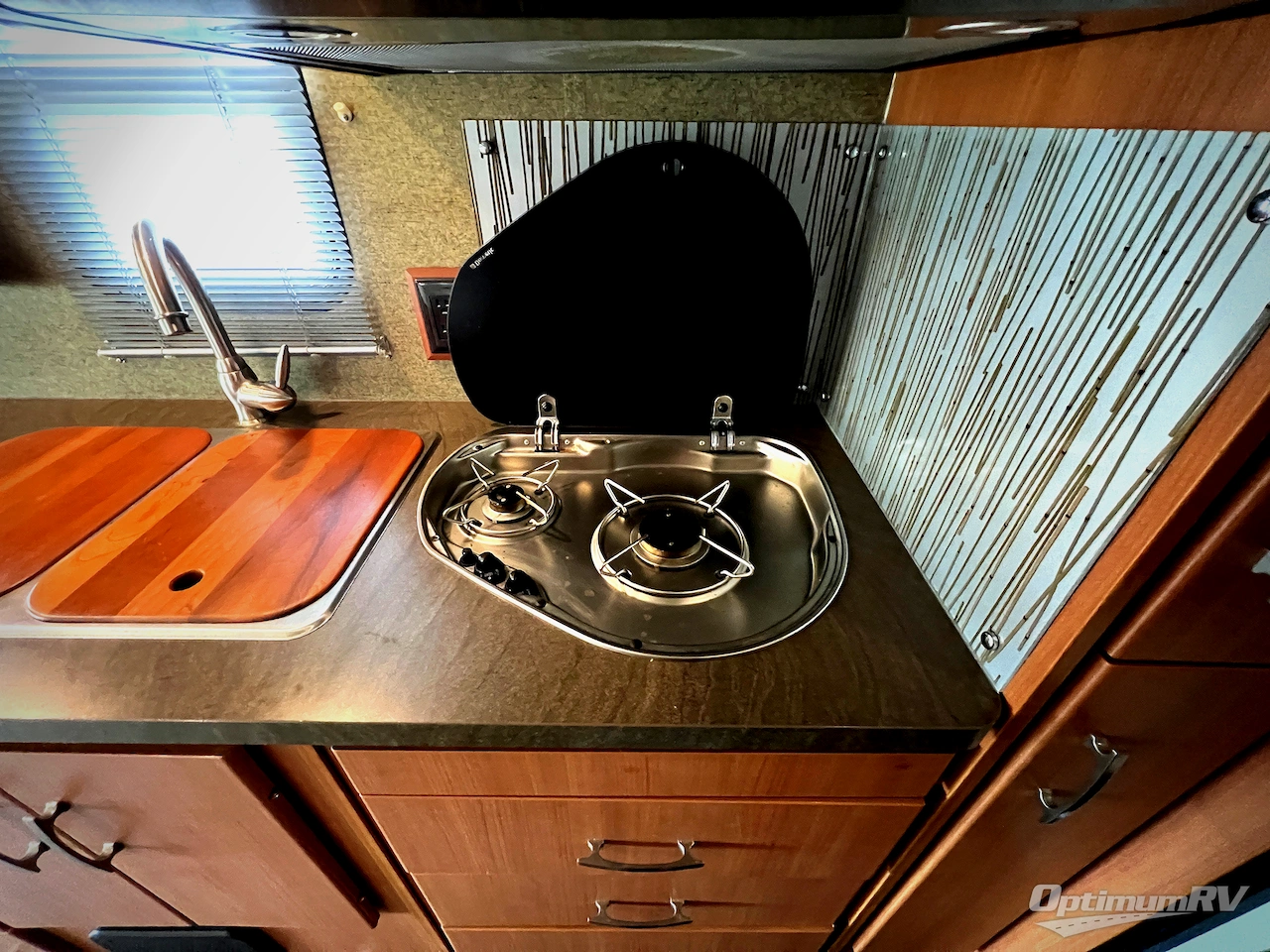 2013 Itasca Navion IQ 24G Photo 12