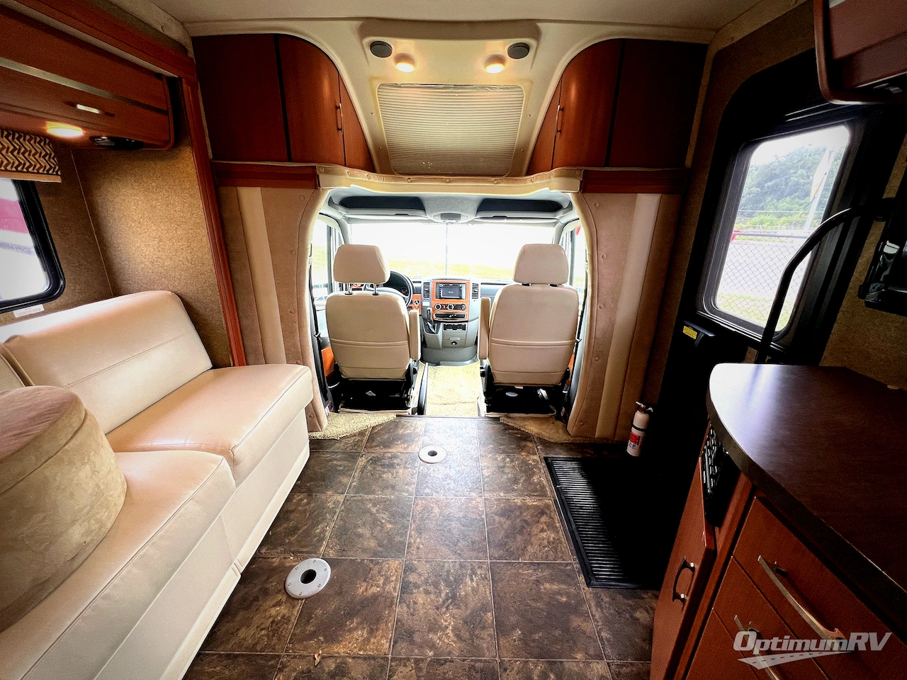 2013 Itasca Navion IQ 24G Photo 21
