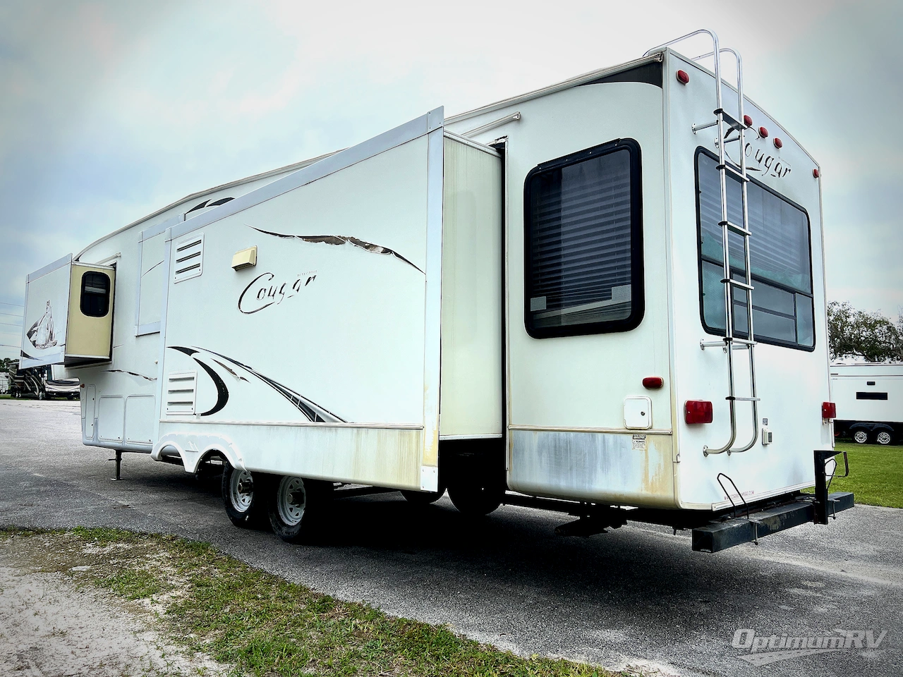 2010 Keystone Cougar 326MKS Photo 2
