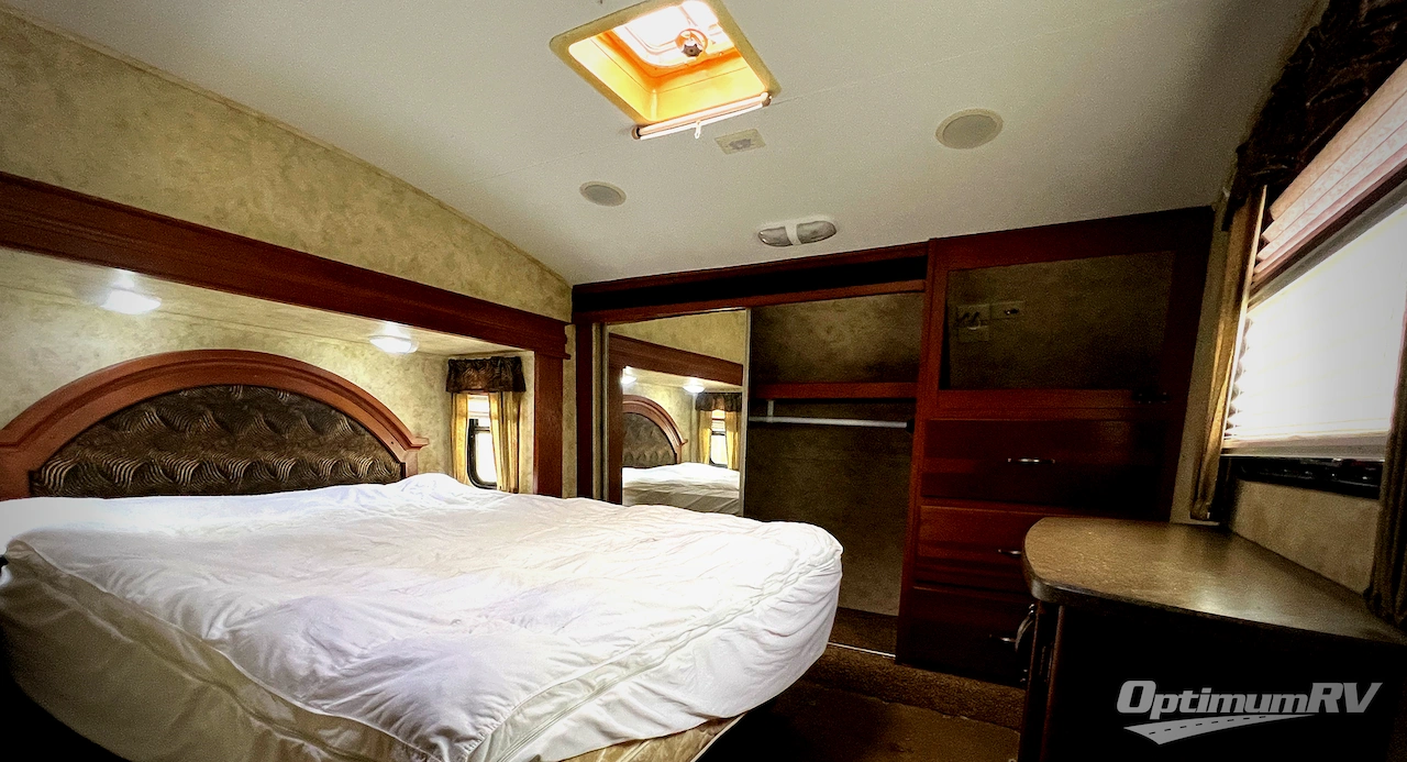2010 Keystone Cougar 326MKS Photo 16
