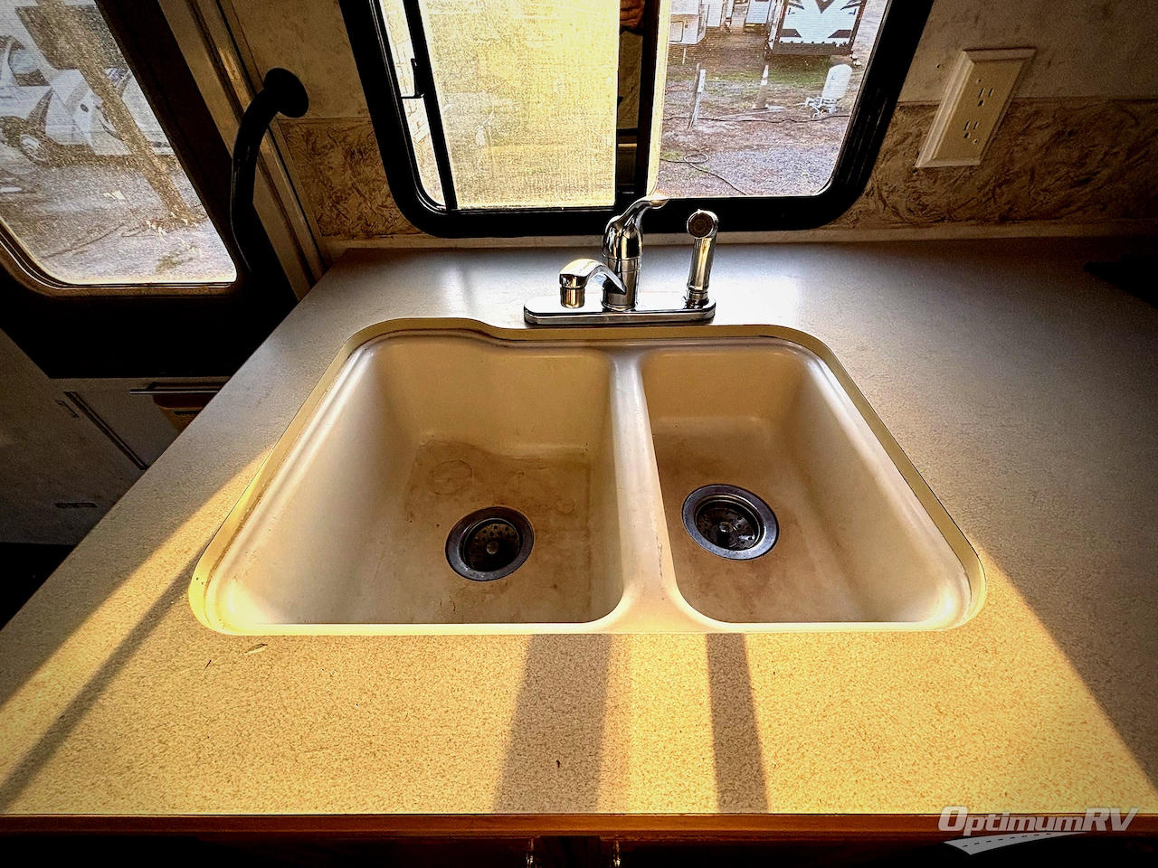2003 Winnebago Sightseer 33 L Photo 16