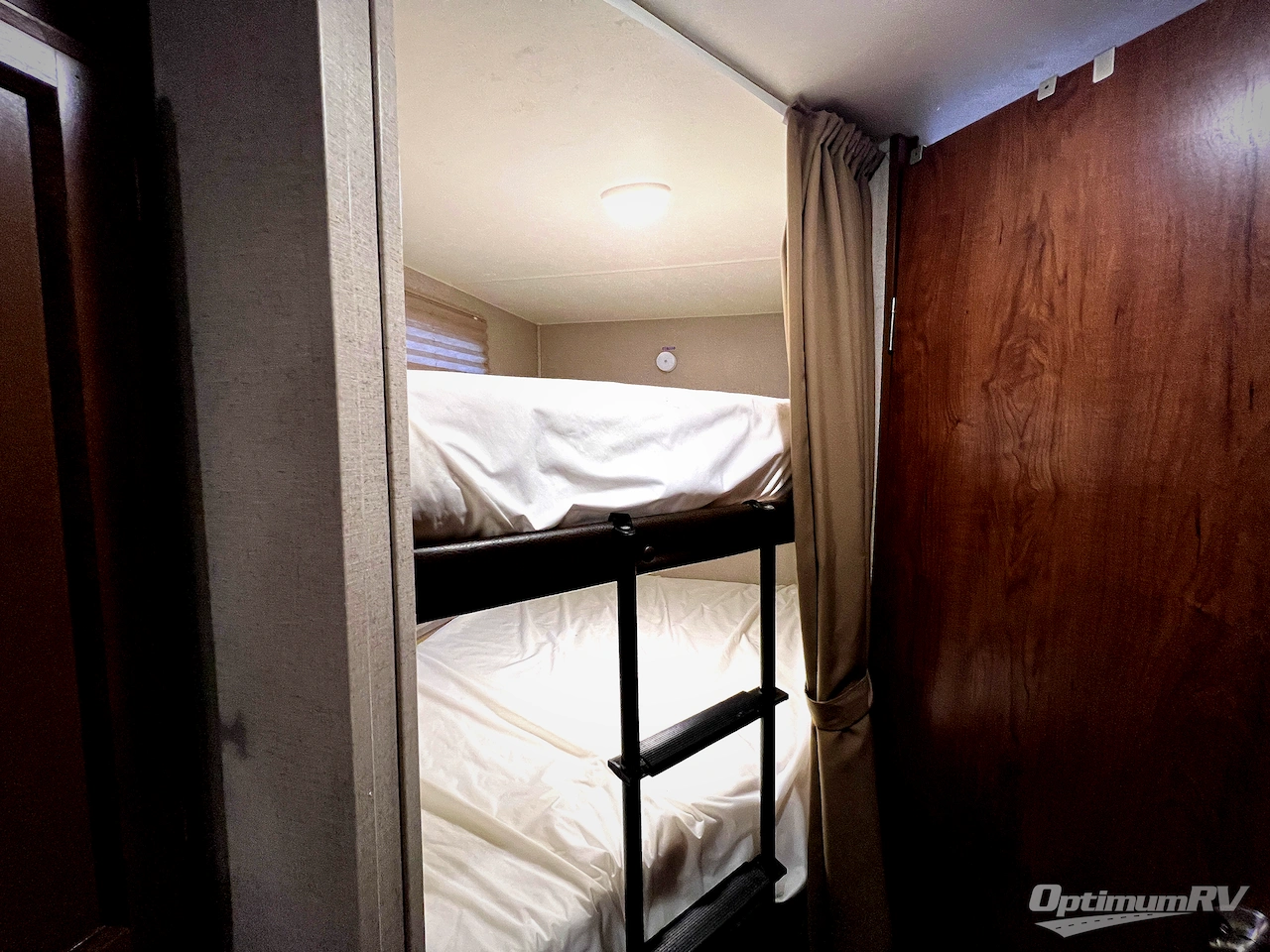 2017 Coachmen Freedom Express 275BHS Photo 24