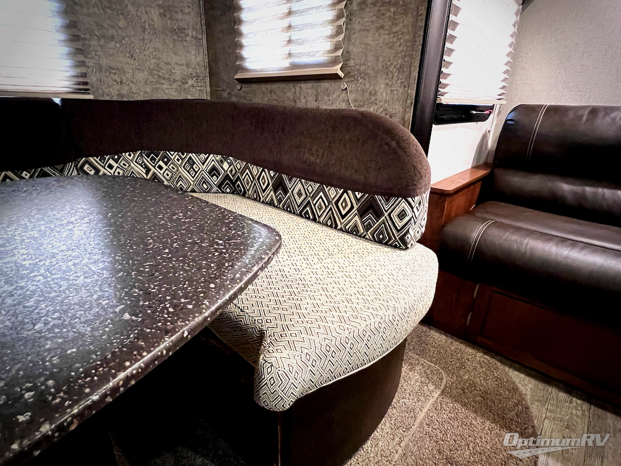 2017 Coachmen Freedom Express 275BHS Photo 17