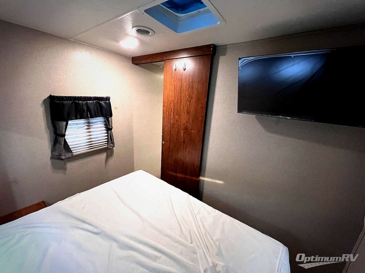 2017 Coachmen Freedom Express 275BHS Photo 36