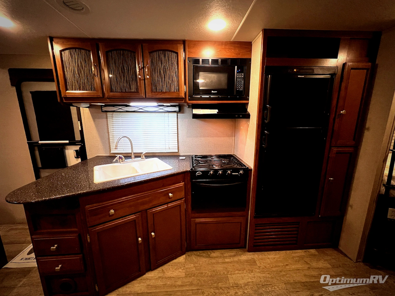 2017 Coachmen Freedom Express 275BHS Photo 6