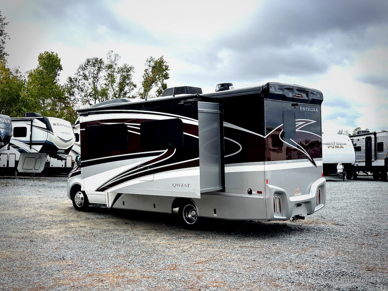 2022 Mercedes Benz Sprinter photo 3