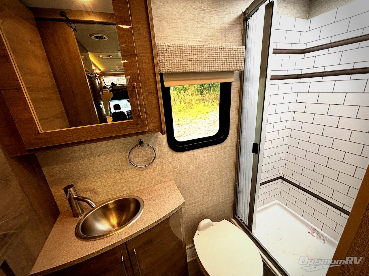 2023 Entegra Qwest 24R Photo 9