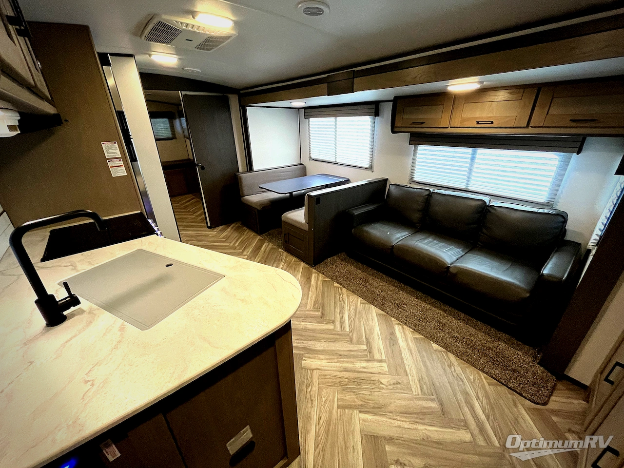 2021 Cruiser Shadow Cruiser 325BHS Photo 4