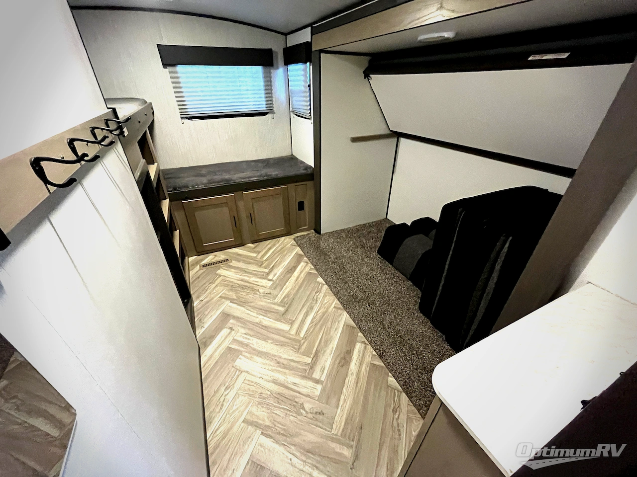 2021 Cruiser Shadow Cruiser 325BHS Photo 18