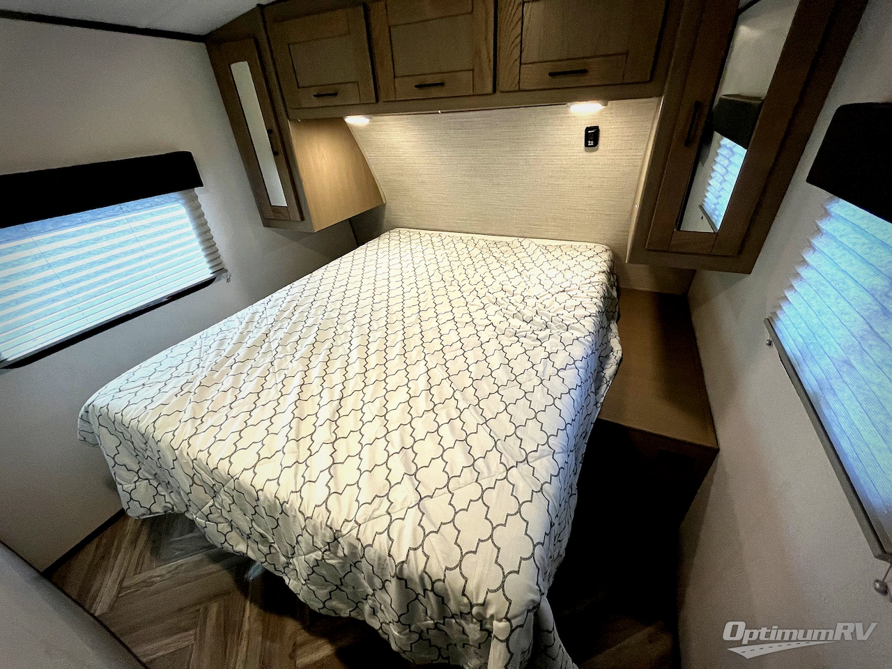 2021 Cruiser Shadow Cruiser 325BHS Photo 21