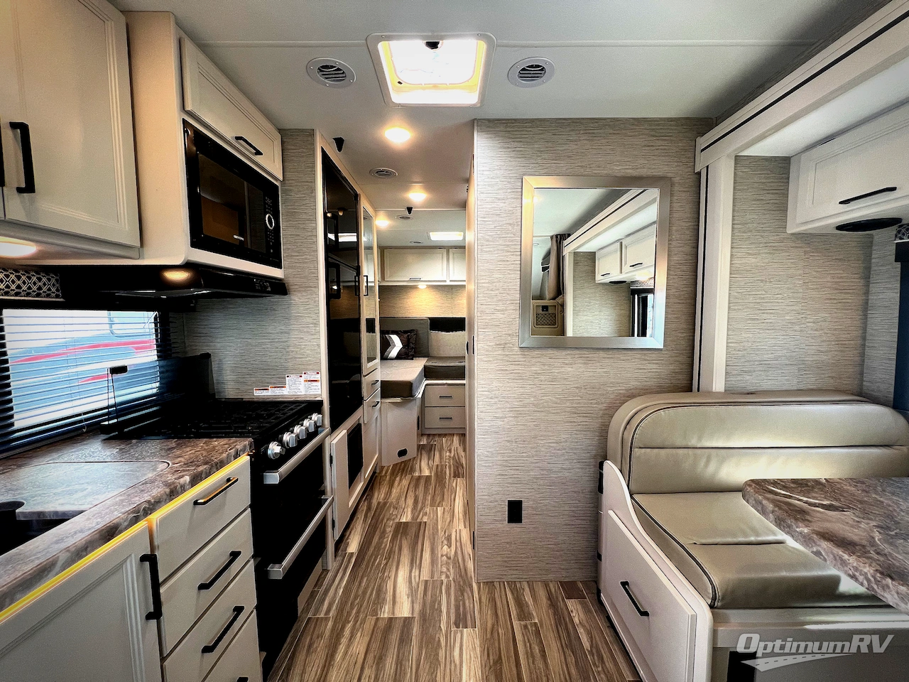 2023 Thor Four Winds 25V Photo 2