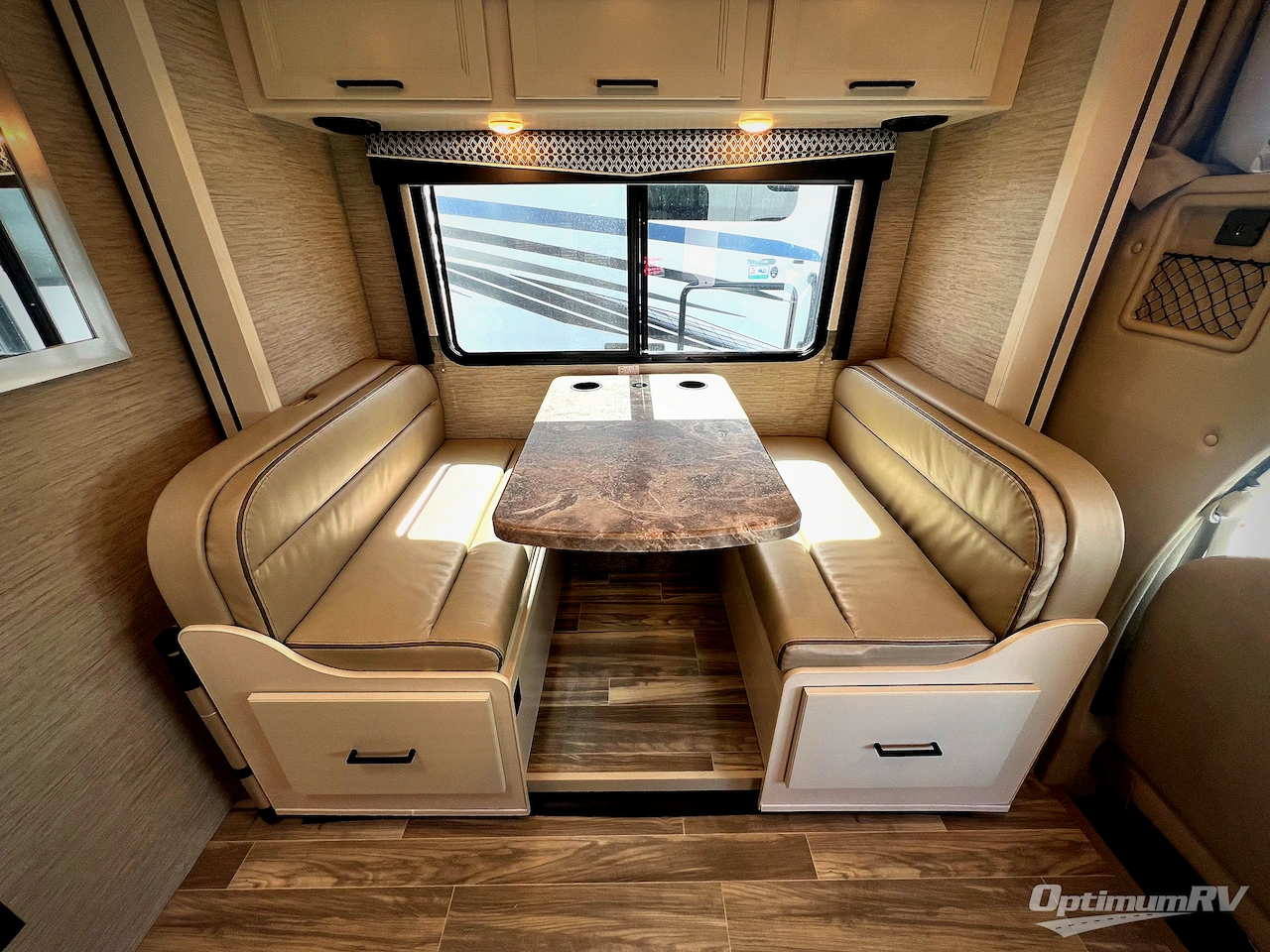 2023 Thor Four Winds 25V Photo 7