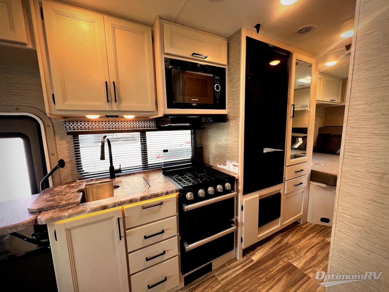 2023 Thor Four Winds 25V Photo 8
