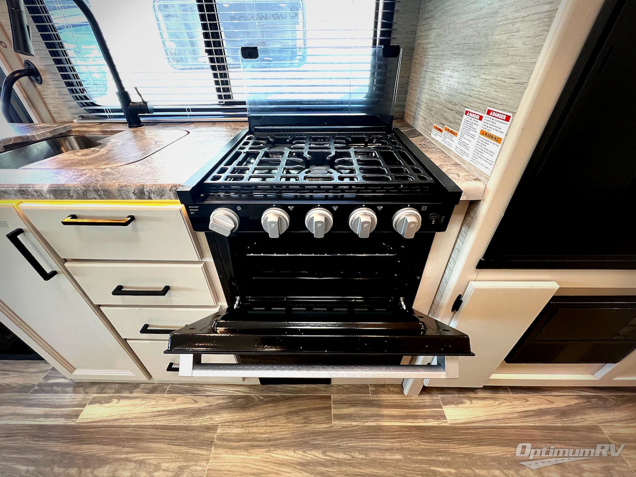 2023 Thor Four Winds 25V Photo 11