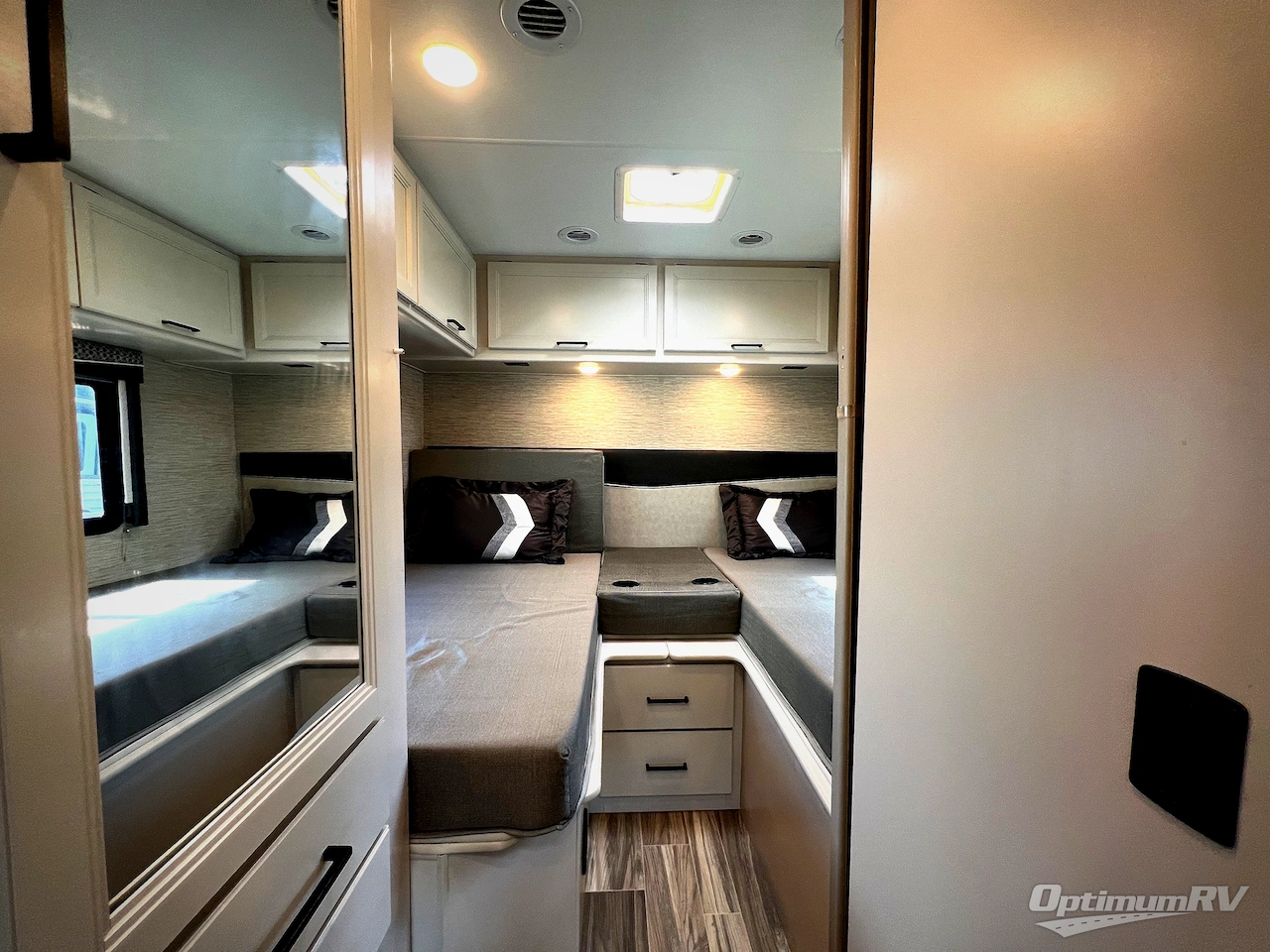 2023 Thor Four Winds 25V Photo 18