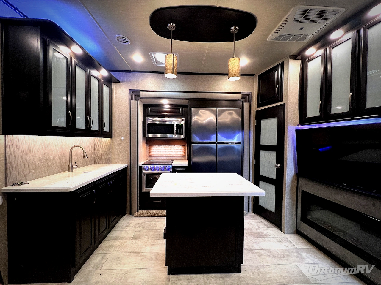 2019 Grand Design Momentum M-Class 398M Photo 6