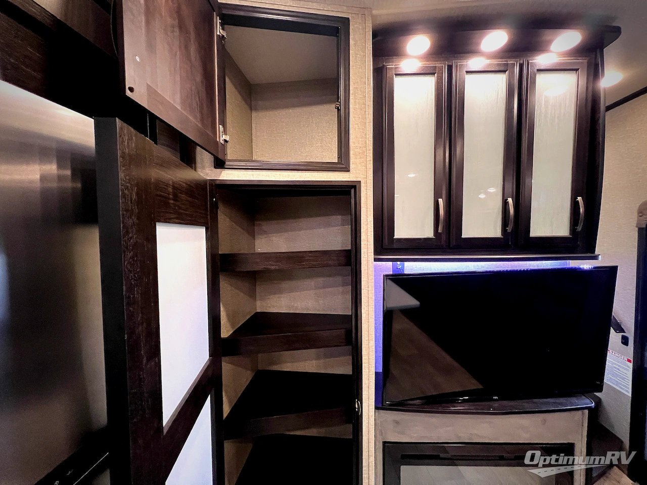 2019 Grand Design Momentum M-Class 398M Photo 16