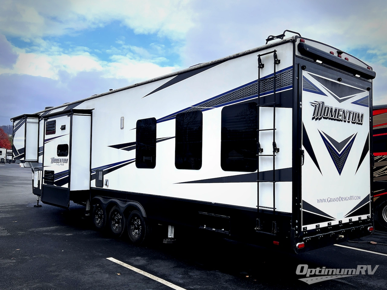 2019 Grand Design Momentum M-Class 398M Photo 3