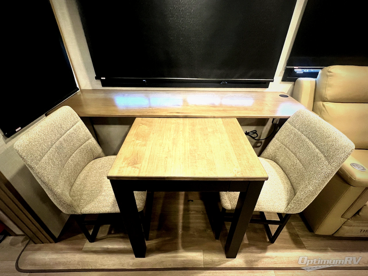 2025 KZ Durango Gold G310RLQ Photo 7