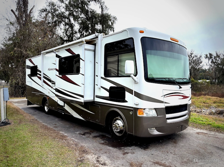 2012 Thor Hurricane 32D RV Photo 1