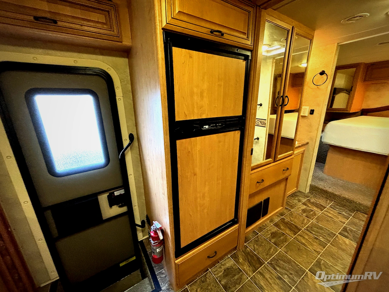 2012 Thor Hurricane 32D Photo 14