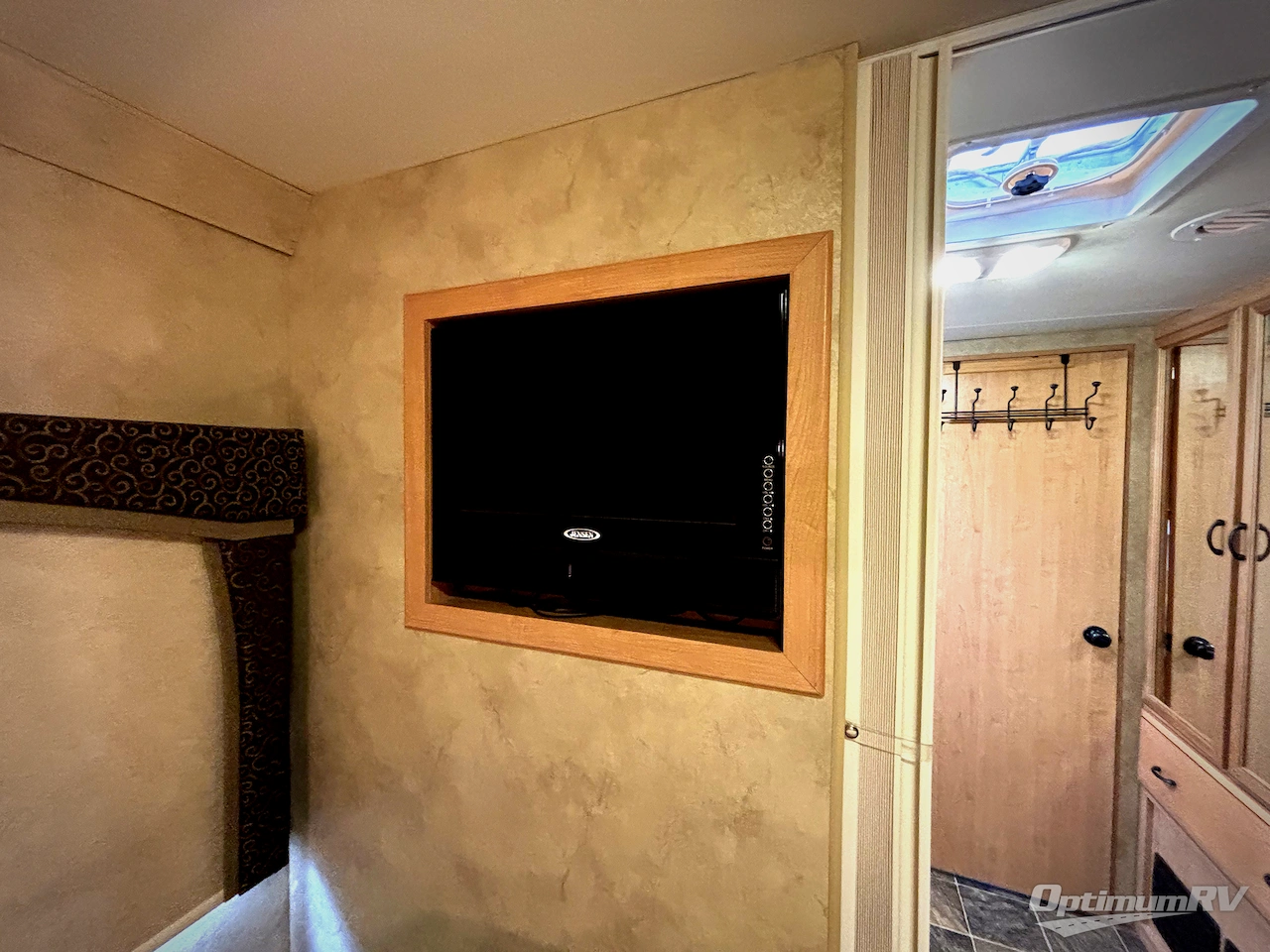 2012 Thor Hurricane 32D Photo 20