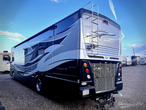 2017 Fleetwood Pace Arrow LXE 38K RV Photo 3