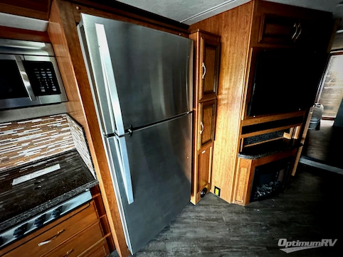 2017 Fleetwood Pace Arrow LXE 38K RV Photo 3