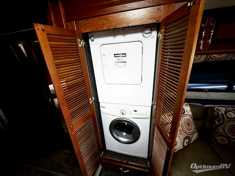 2017 Fleetwood Pace Arrow LXE 38K RV Photo 4