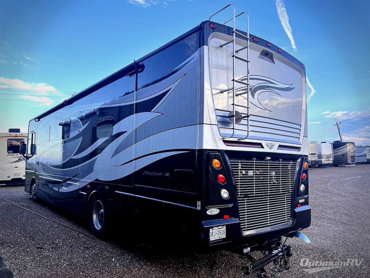 2017 Fleetwood Pace Arrow LXE 38K Photo 3