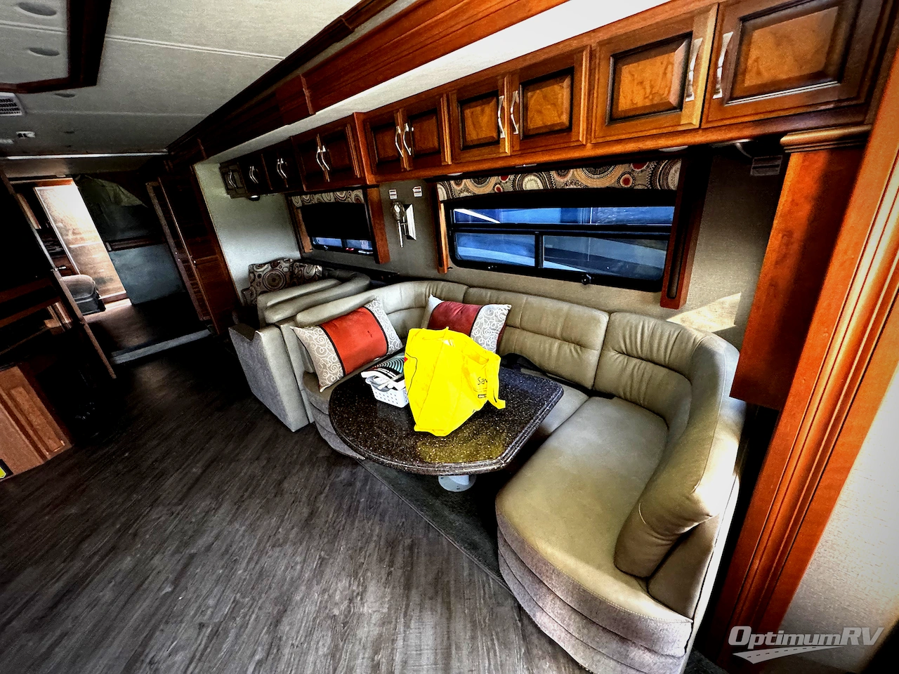 2017 Fleetwood Pace Arrow LXE 38K Photo 7