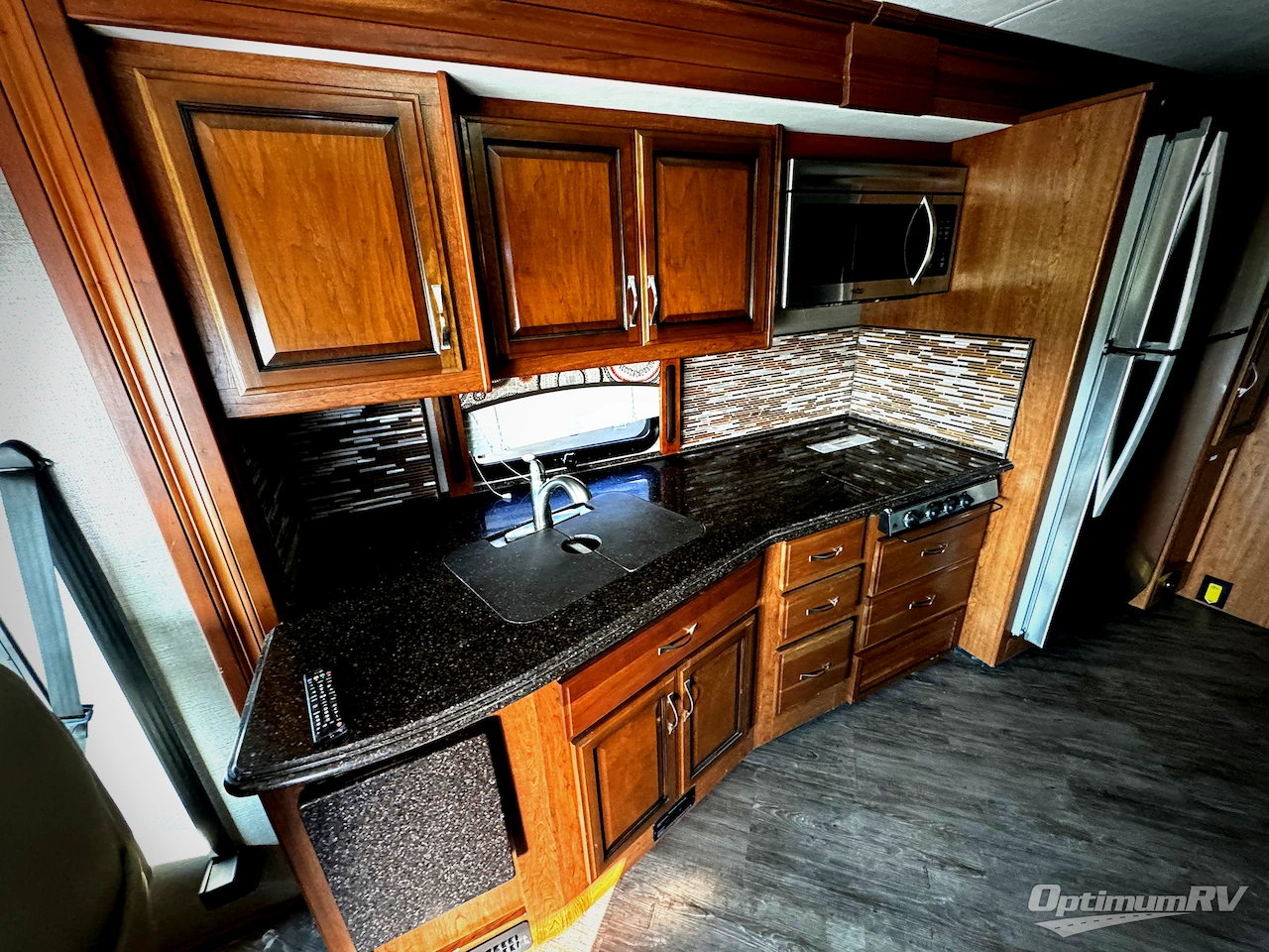 2017 Fleetwood Pace Arrow LXE 38K Photo 8