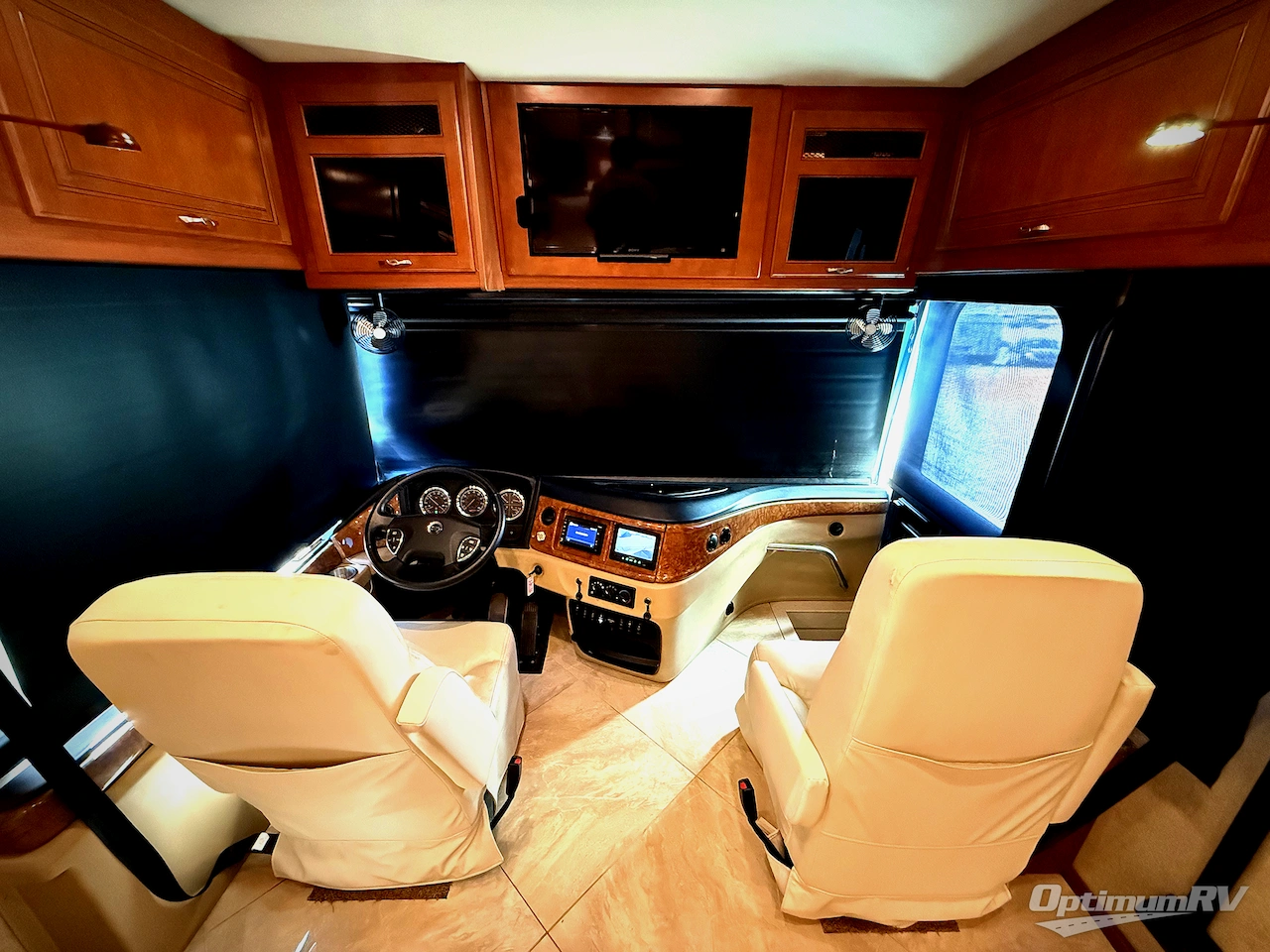 2015 Fleetwood Discovery 40E Photo 7