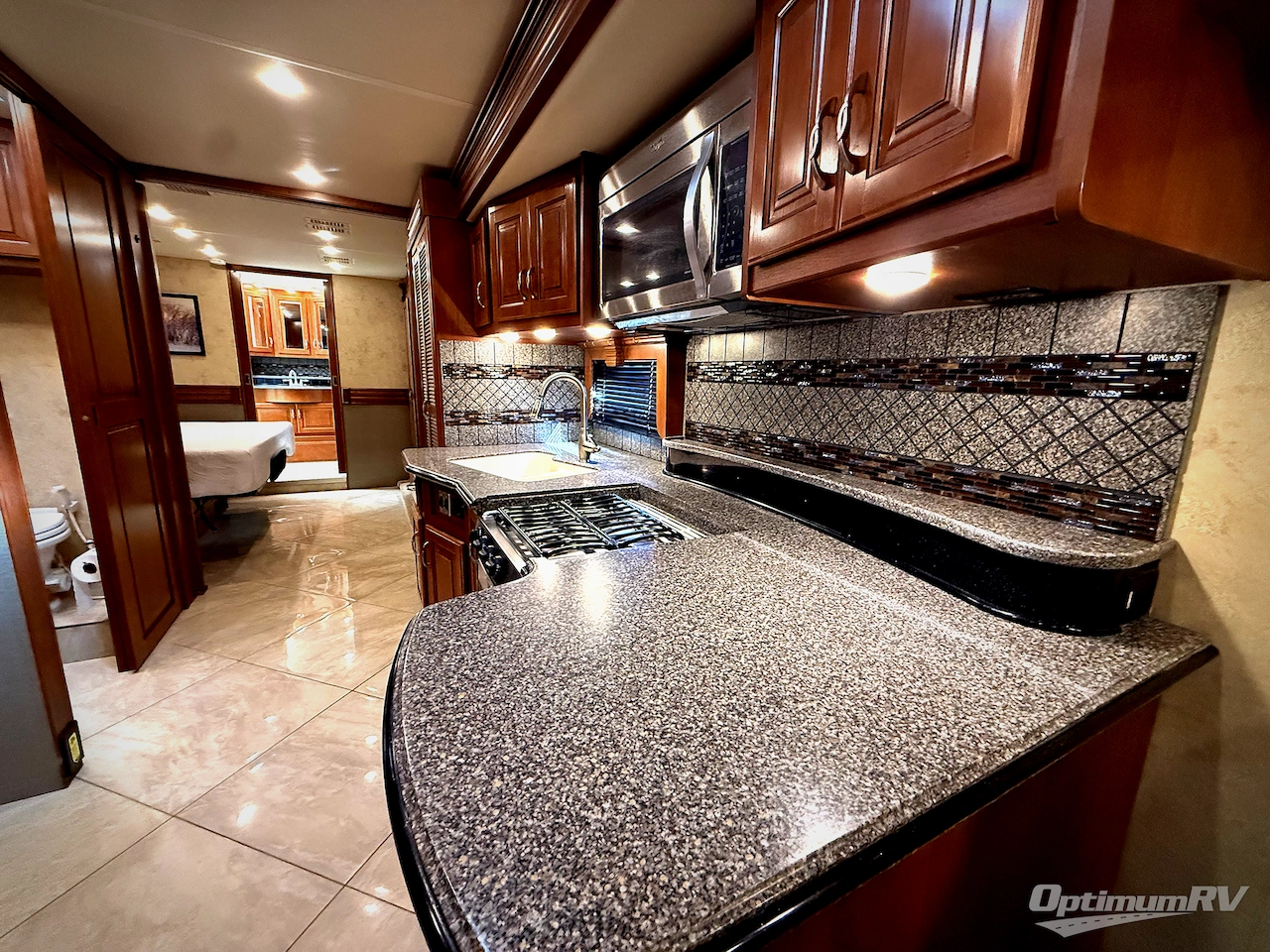 2015 Fleetwood Discovery 40E Photo 19