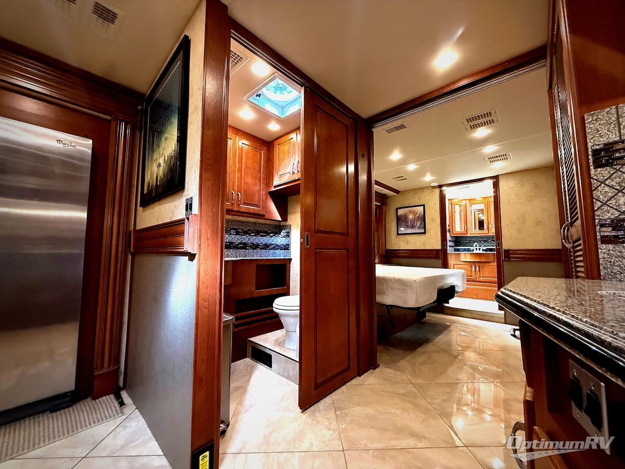 2015 Fleetwood Discovery 40E Photo 23