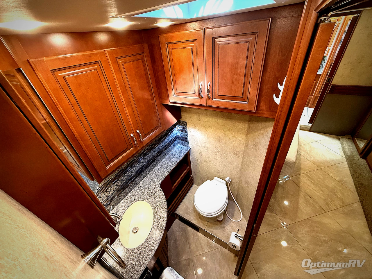 2015 Fleetwood Discovery 40E Photo 25