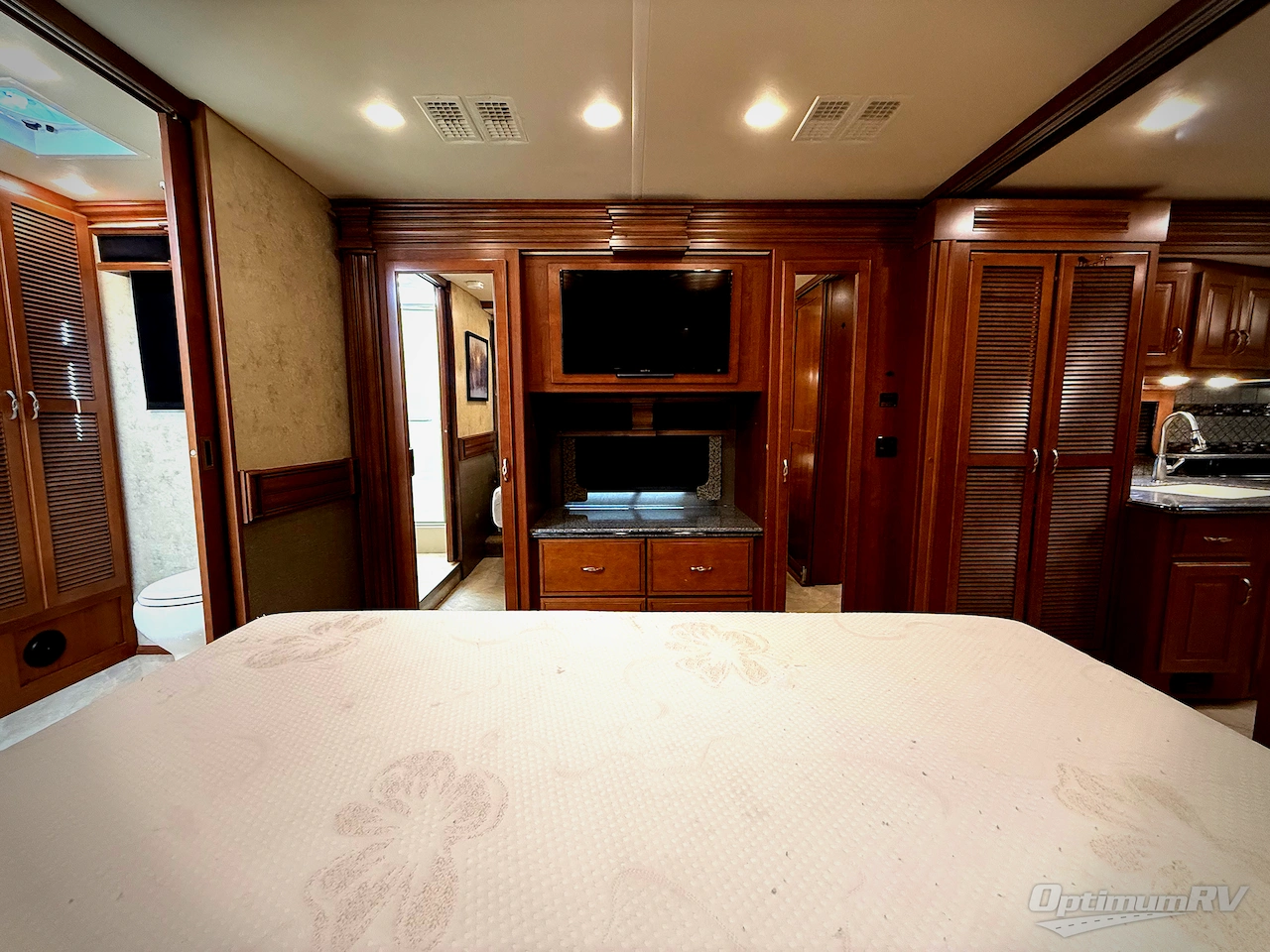 2015 Fleetwood Discovery 40E Photo 28