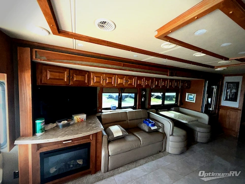 2017 Tiffin Phaeton 44 OH RV Photo 2