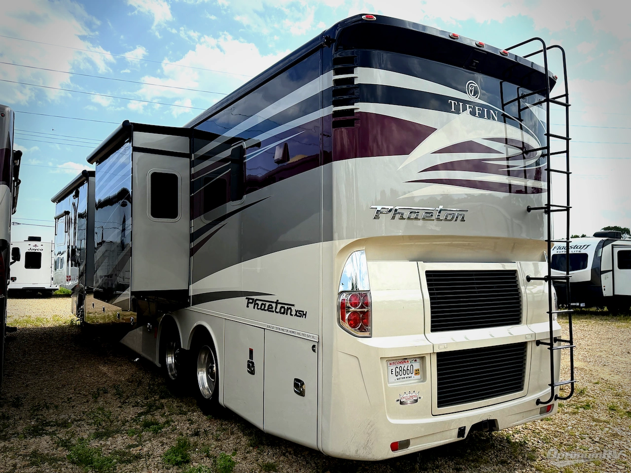 2017 Tiffin Phaeton 44 OH Photo 3
