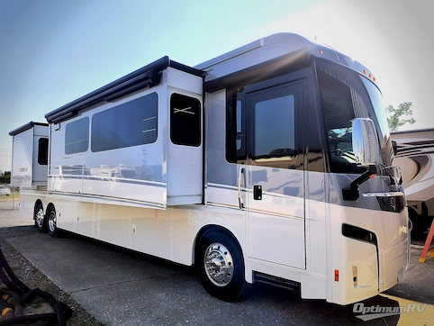 Used 2020 Winnebago Horizon . Featured Photo