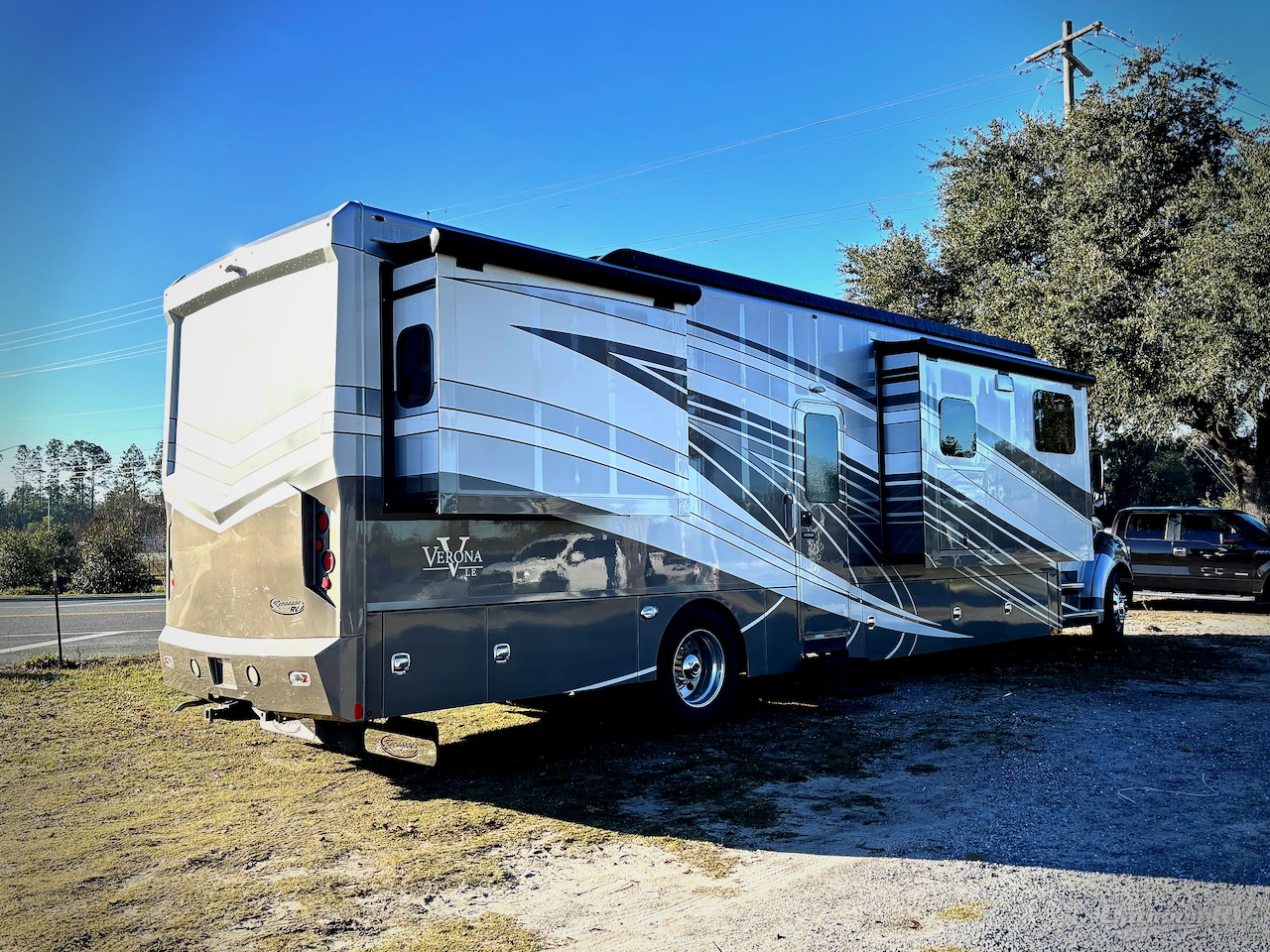 2017 Renegade Verona LE 40LTS Photo 3