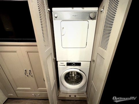 2024 Thor Palazzo 37.6 RV Photo 4