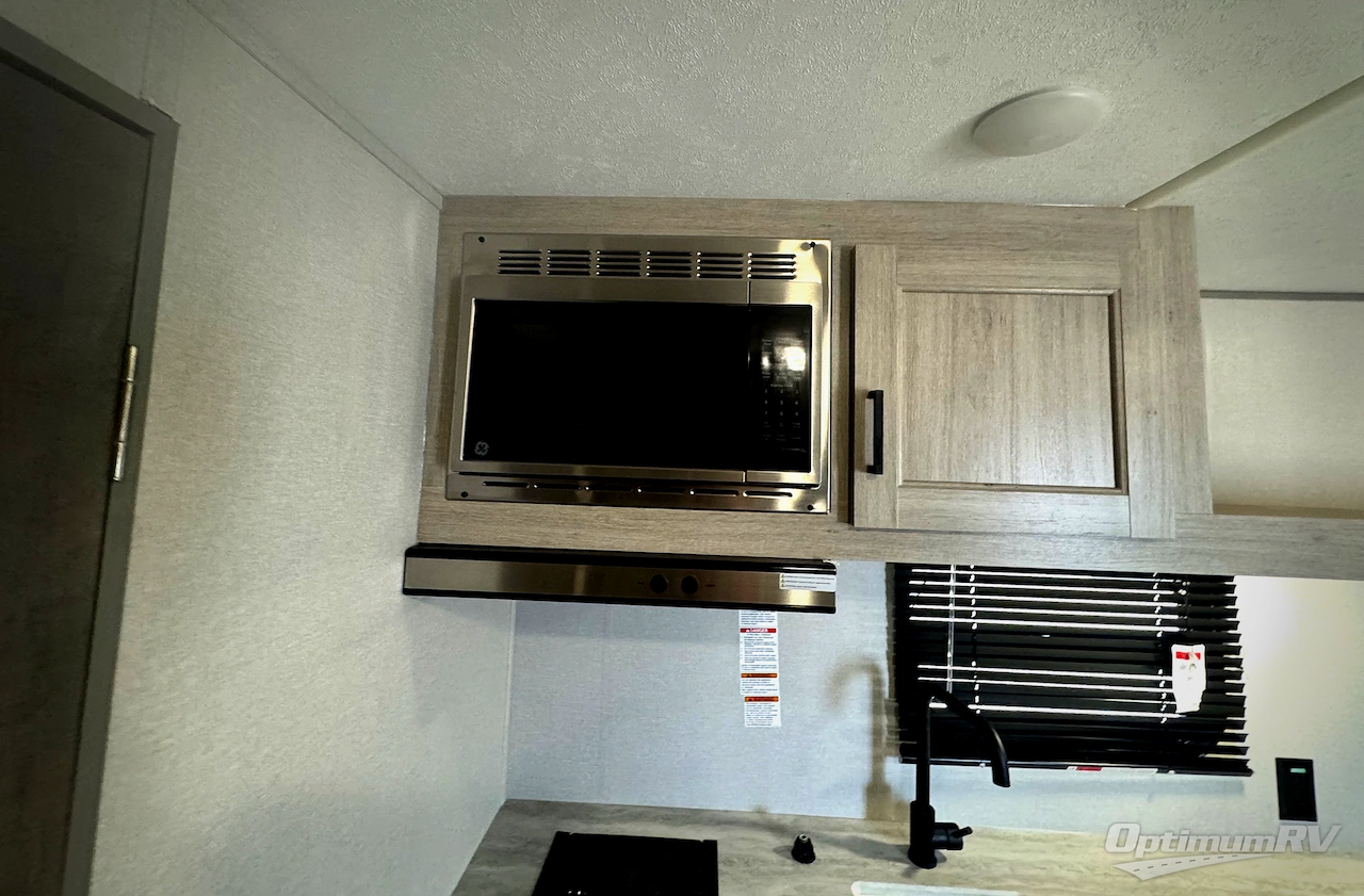 2024 Coachmen Catalina Summit Series 7 154RDX Photo 8