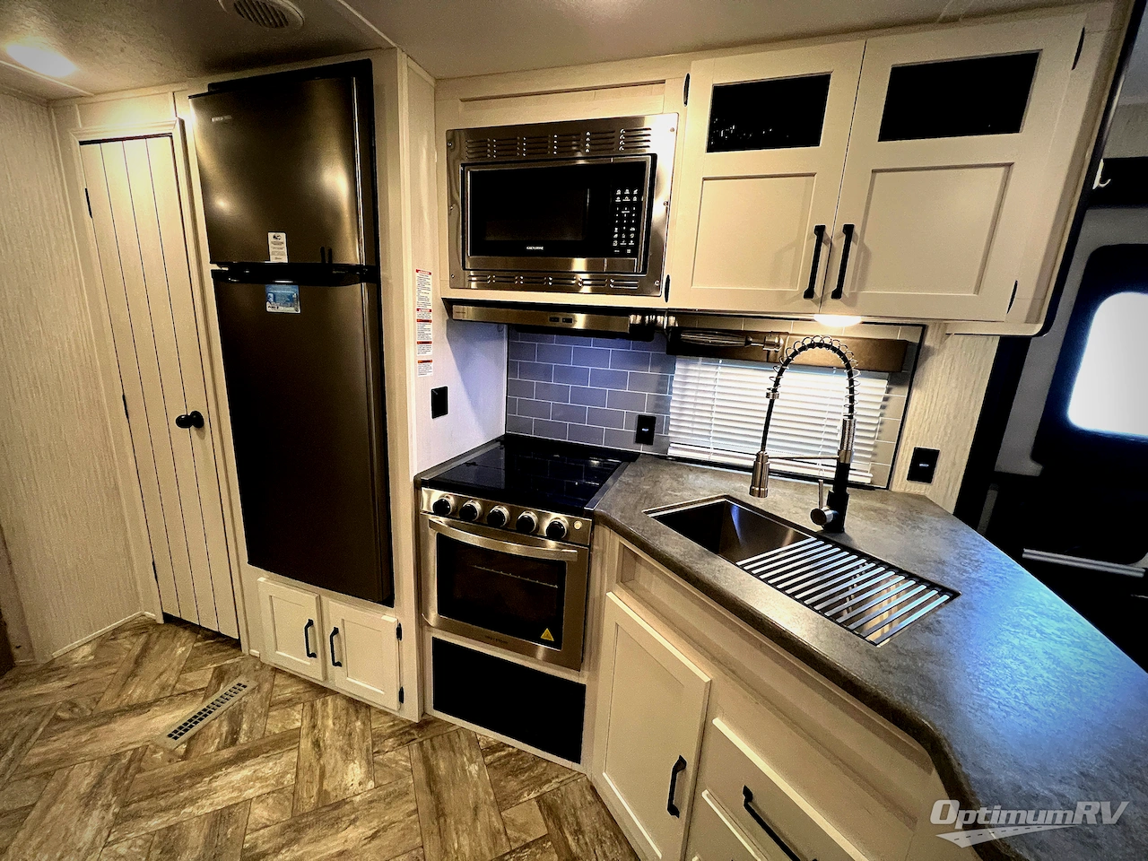2023 Palomino Puma 28BHSS Photo 5