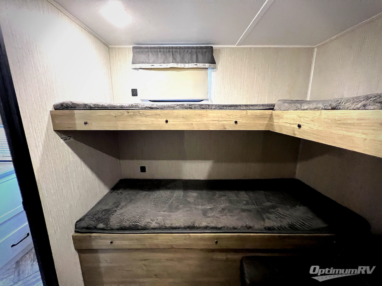 2023 Palomino Puma 28BHSS Photo 17