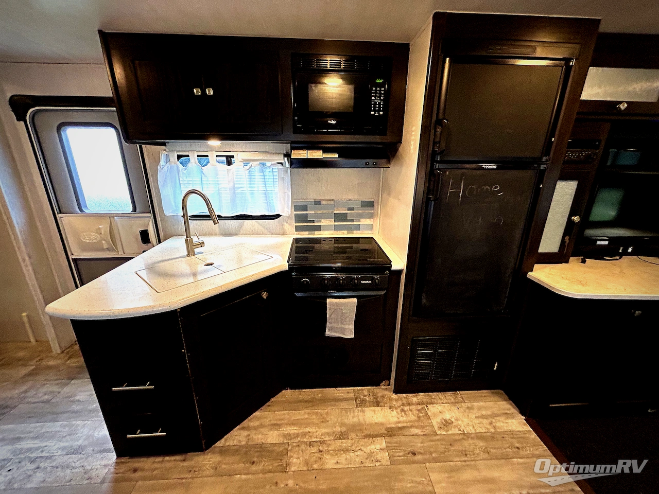 2018 Heartland North Trail 31BHDD King Photo 6