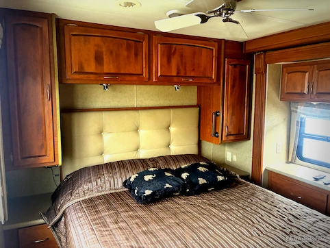 2008 Monaco Cayman 38 PBD RV Photo 4