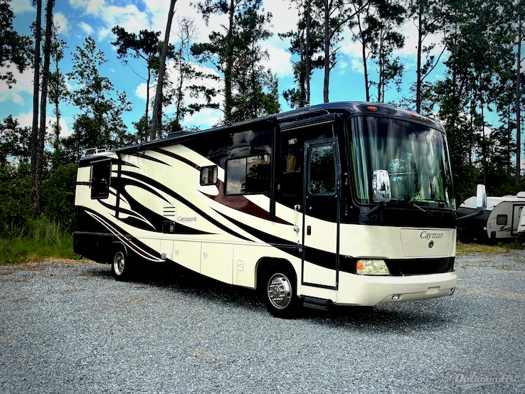 2008 Monaco Cayman 38 PBD RV Photo 1